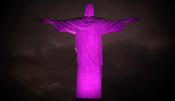 Rio de Janeiro - O Monumento ao Cristo Redentor ganhou iluminação cor de rosa como forma de conscientização para o combate ao câncer de mama (Tomaz Silva/Agência Brasil)