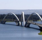 Brasilia_JK_bridge_pano_Paranoá-See_wiki